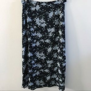 Liz Claiborne 12 Maxi skirt Black with light blue flowers outer fabric + lined
